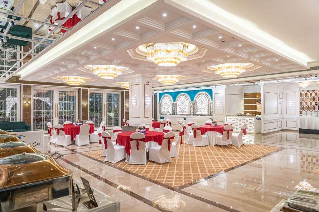 Clarion Hotel Epicure Dehradun Instalações foto